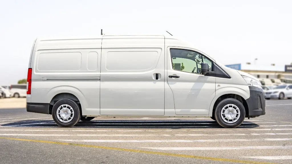 CGM-AUTO-Hiace_2.webp